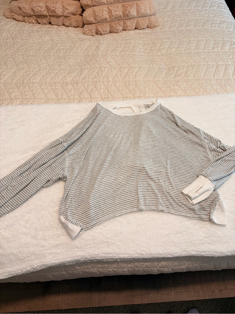 Women’s Long Sleeve Striped Tee - Light Gray/White